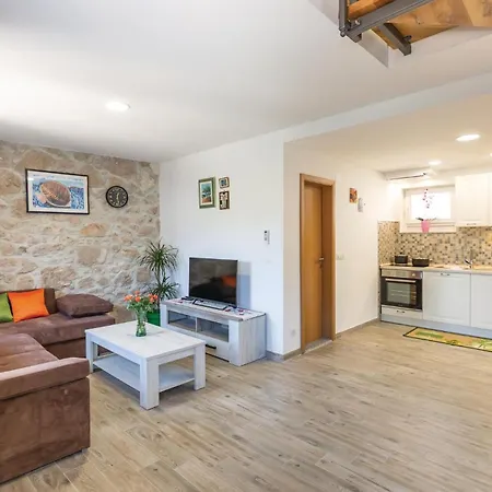 Awesome In With Jacuzzi Ferienhaus *