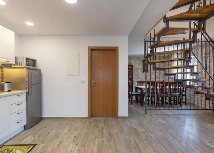 Awesome In With Jacuzzi Holiday home