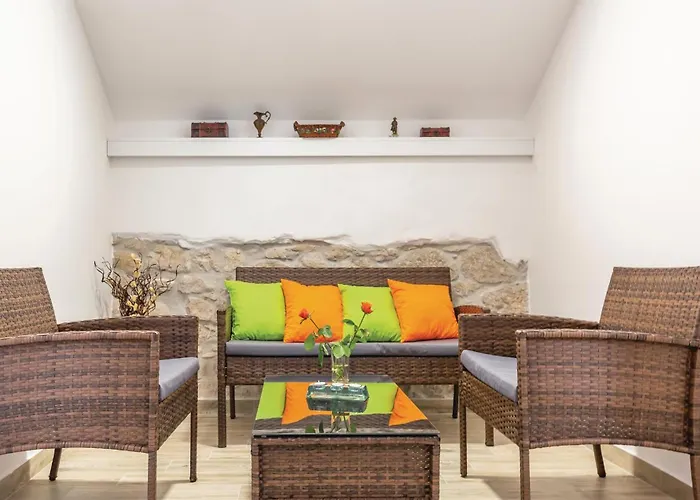 Awesome In With Jacuzzi Holiday home *