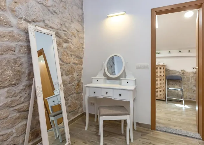 Awesome In With Jacuzzi Holiday home