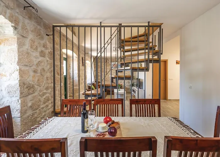 Awesome In With Jacuzzi *