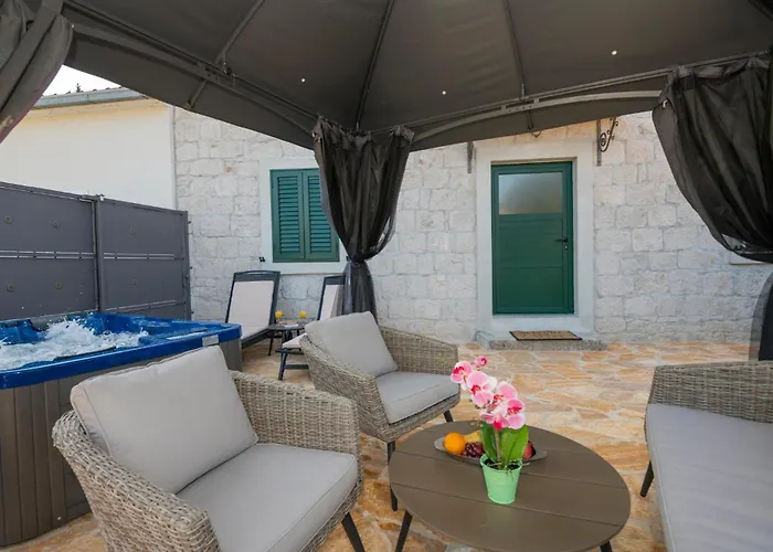 Awesome In With Jacuzzi Holiday home Ploce (Dubrovnik-Neretva)
