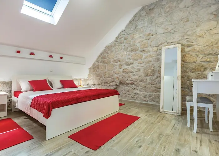 Awesome In With Jacuzzi Holiday home *