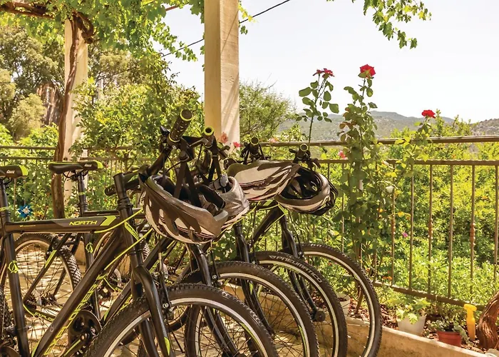 Awesome In With Jacuzzi Holiday home