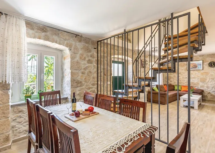 Holiday home Awesome In With Jacuzzi *