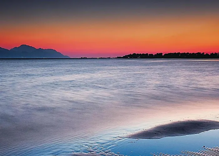 Awesome In With Jacuzzi Holiday home *