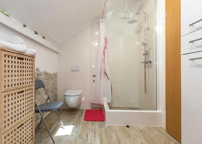 Awesome In With Jacuzzi *