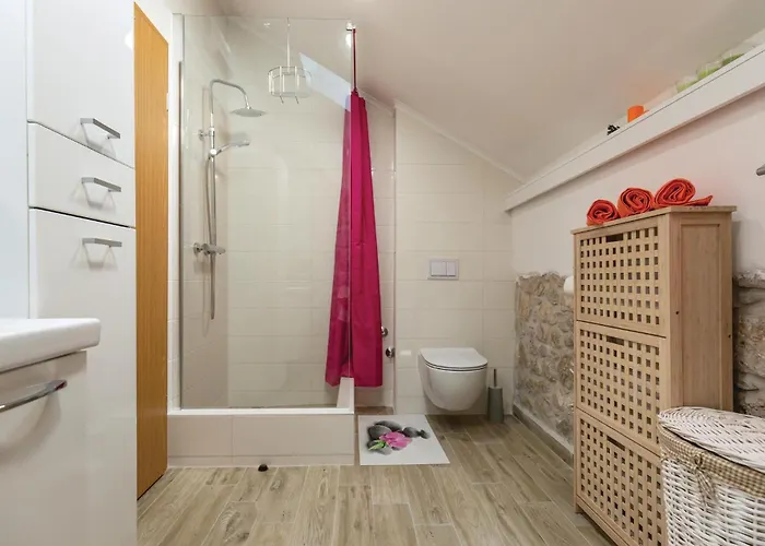 Holiday home Awesome In With Jacuzzi