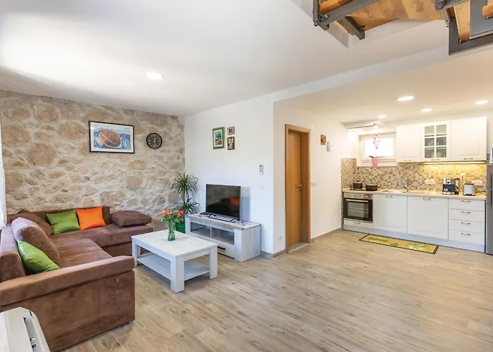 Awesome In With Jacuzzi Holiday home *