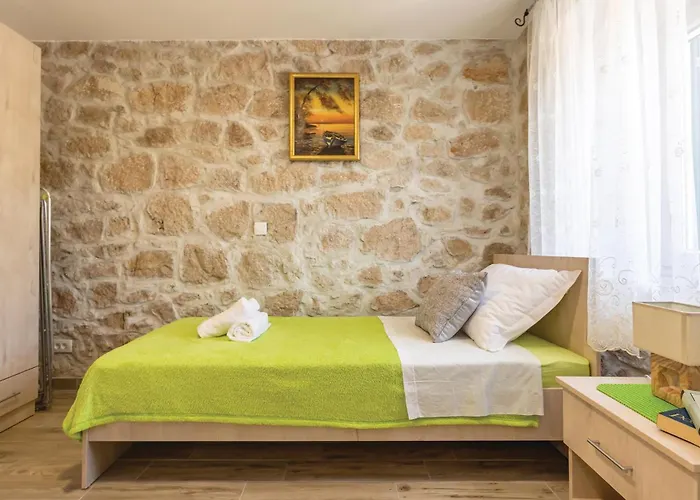 Awesome In With Jacuzzi *