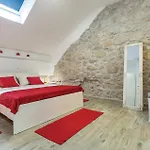 Amazing Home In Ploce With Wifi 펜션 *