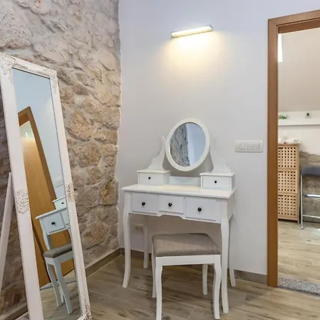 Awesome In With Jacuzzi Holiday home