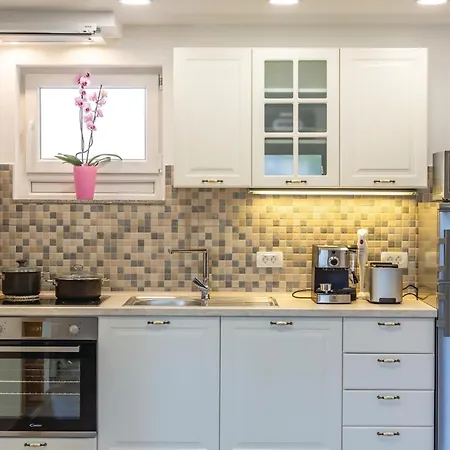 Awesome In With Jacuzzi *