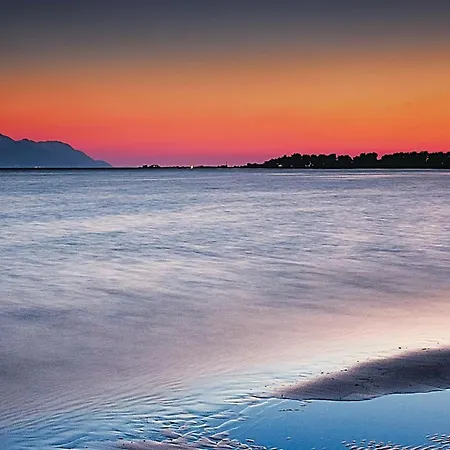 Awesome In With Jacuzzi Holiday home *