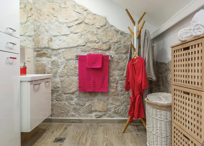 Holiday home Awesome In With Jacuzzi