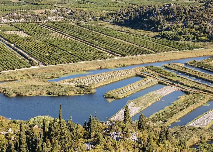 Holiday home Awesome In With Jacuzzi *