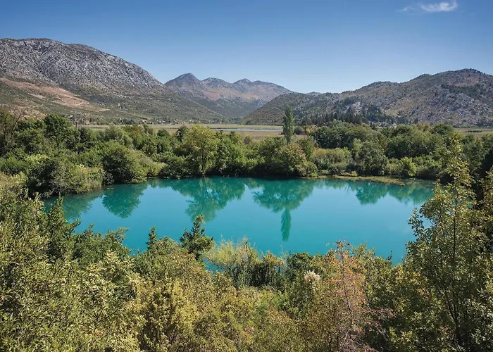 Holiday home Awesome In With Jacuzzi